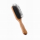 Ideale per spazzolare, districare e per la preparazione all'asciugatura dei capelli medio/lunghi. Il cuscinetto in gomma ammortizza e rende delicata la spazzola